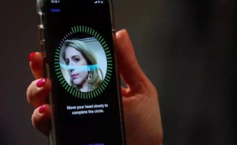 一张贴纸破解FaceID，华为新研究让人脸识别不再安全