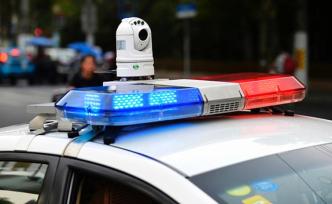 来宾警方：两毒贩驾车冲卡拒捕，警方鸣枪示警无效开枪制服