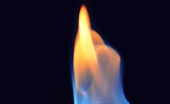 山东枣庄两女孩学短视频易拉罐自制爆米花，一人被特重度烧伤