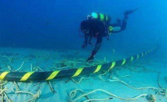 掌控互联网“主动脉”，四大巨头争相在海底“织网”