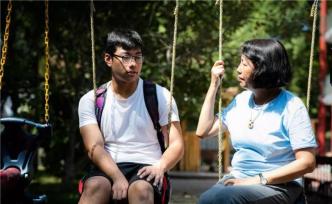 這部電影是一盞燈，照亮孩子生命的陰暗面