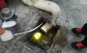 雨水管旁藏兩個(gè)排污口，廣州番禺區(qū)一油廠偷排廢油廢液被查