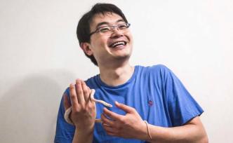 80后“北漂男”養(yǎng)冷血動物做寵物，和100多條蛇同居7年