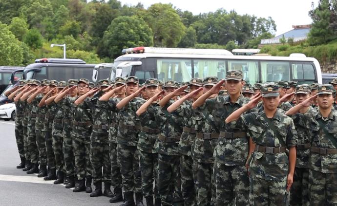 老兵退伍前一天:站一班“最難”的崗