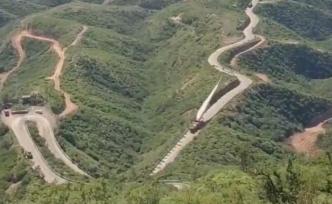 69米長(zhǎng)風(fēng)車葉片“爬”20個(gè)彎道上山