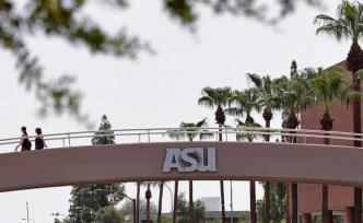 9名中国学生遭美国遣返，校长抛五大疑问