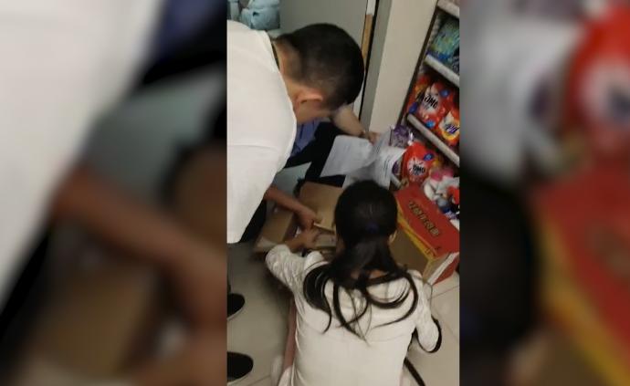 女子稱買岡本后染菌，門店拿出一箱檢查