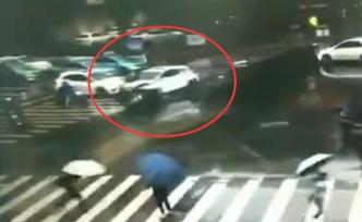 蘭溪一男子駕車沖入非機動車道致5人傷，警方排除酒駕毒駕