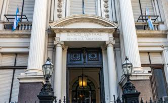 阿根廷央行行长：正与IMF就570亿美元贷款安排进行讨论