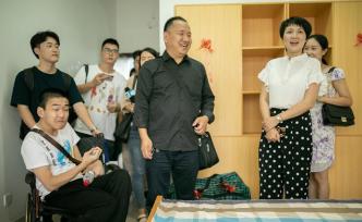 溫州大學(xué)錄取先天腦癱學(xué)生，專門改造宿舍并安排陪讀父親工作