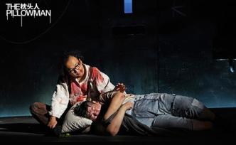 話劇《枕頭人》即將登陸上海：童話有明有暗，暗處也有光