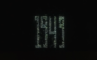 軍訓(xùn)演出，千名新生手機(jī)燈光拼“中國”