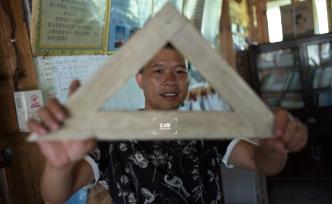 我，代課28年，每月2000元，小學(xué)全科都由我這個(gè)廚子教