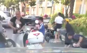 石狮当街撒10万元的男子懊悔了，律师：欲追回可提起诉讼