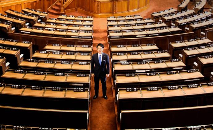 日本内阁改组:38岁“官四代”首次入阁