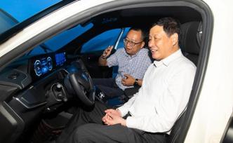 應(yīng)勇調(diào)研上海國(guó)有工業(yè)企業(yè)，要求瞄準(zhǔn)這些主攻方向積極作為