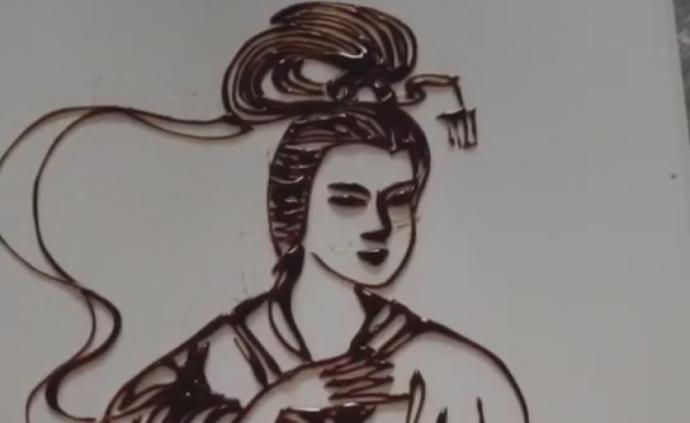 用傳統(tǒng)方式慶祝傳統(tǒng)節(jié)日，藝人做糖畫版“嫦娥”慶中秋