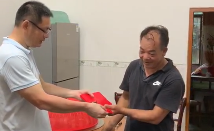 中秋給86位村民發(fā)慰問金，一群年輕人已堅持6年傳遞孝道