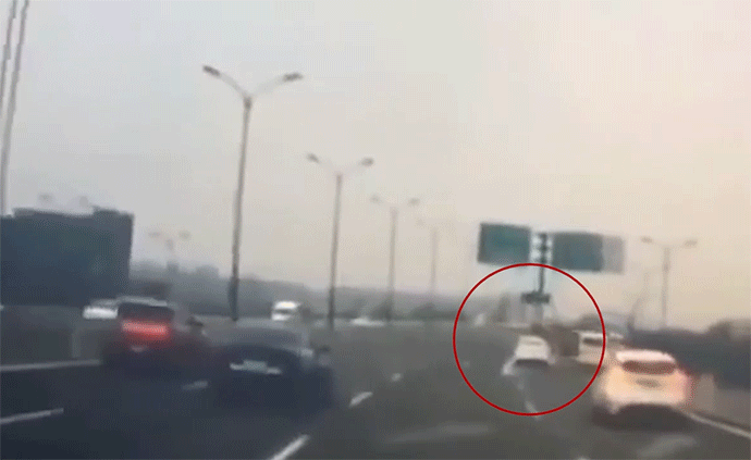 杭州一女子駕車“起飛”全程視頻曝光