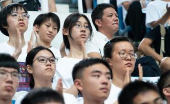 诗词才女武亦姝撰文谈军训初体验：慢慢舒展开大学生活的五味