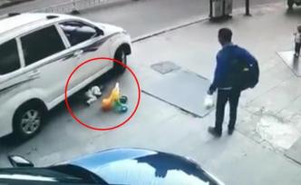人行道變停車場，轎車徑直撞翻車前男童