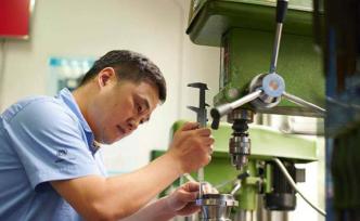 中國(guó)夢(mèng)·大國(guó)工匠篇｜張新停：制萬件量具，為炮彈“立規(guī)矩”