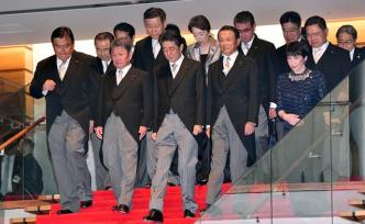 日媒民调：安倍新内阁支持率略有上升