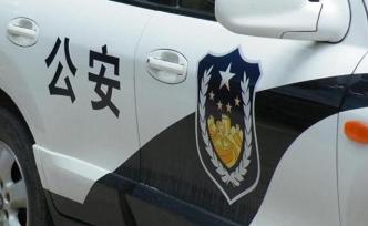 小區(qū)業(yè)主違規(guī)停車并辱罵撕打保安，民警介入后雙方協(xié)商和解
