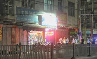 福建泉州一女子當(dāng)街被捅身亡孩子哭喊“媽媽”，行兇者被控制