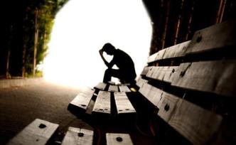 中青报：拉那些抑郁的孩子一把