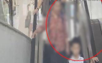 小孩寫作業(yè)被媽教訓(xùn)，奶奶帶其離家出走