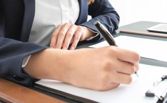 证券分析师越好看预测越准？论文作者：并不是长得漂亮就管用