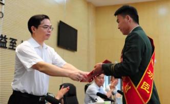 武警一等功臣?xì)W仔萬入職玉林市煙草專賣局