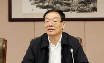 侯曉春辭去四川省人大常委會(huì)副主任職務(wù)，省人大代表資格終止