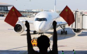 東航大興機(jī)場首航航班，機(jī)長語音送祝福