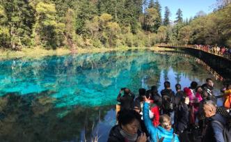 九寨溝景區(qū)重開，導(dǎo)游：回到媽媽懷抱