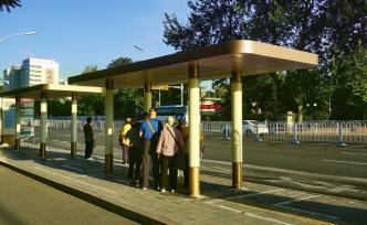 北京公交集團(tuán)：215條線路在交通管制期間將調(diào)整運(yùn)營(yíng)安排