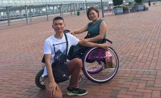 单亲妈妈瘫痪10年替23岁独生子征婚：房已买好，贷款我还