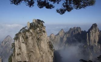 成都大邑辅警罗永红救灾失联牺牲，遗体告别仪式上午举行