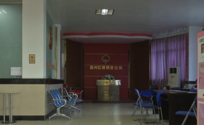 老人不會寫字簽不了名，3次未領(lǐng)到結(jié)婚證