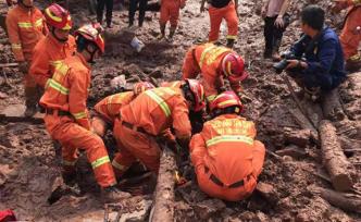 鹽津山洪災(zāi)害中一失聯(lián)15小時的老人獲救，在縫隙中逃過一劫