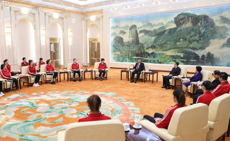 習(xí)近平會(huì)見中國(guó)女排代表