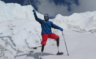 真正的“攀登者”：夏伯渝假肢登頂珠峰，四十余載圓一個夢