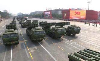 大閱兵｜陸軍遠(yuǎn)程打擊“殺手锏”， 新型箱式火箭炮引領(lǐng)潮流