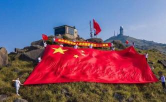 特寫：五星紅旗在香港高高飄揚