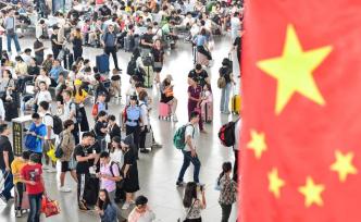 10月1日全國鐵路發(fā)送旅客創(chuàng)國慶假期單日旅客發(fā)送量新高