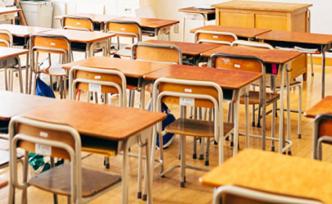 山東博興：一小學(xué)家委會(huì)自籌資金裝飾教室墻壁，學(xué)校要求退還