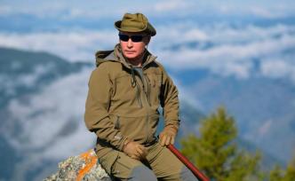 普京67歲生日，西伯利亞遠(yuǎn)足采蘑菇