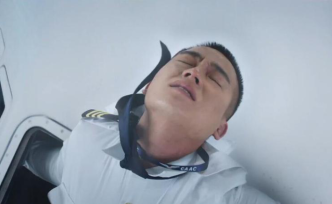 《中國機長》全面趕超，國慶開畫的票房冠軍又有懸念了？