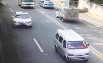 無視救護車鳴笛占據(jù)快車道不避讓，四川攀枝花一司機被處罰